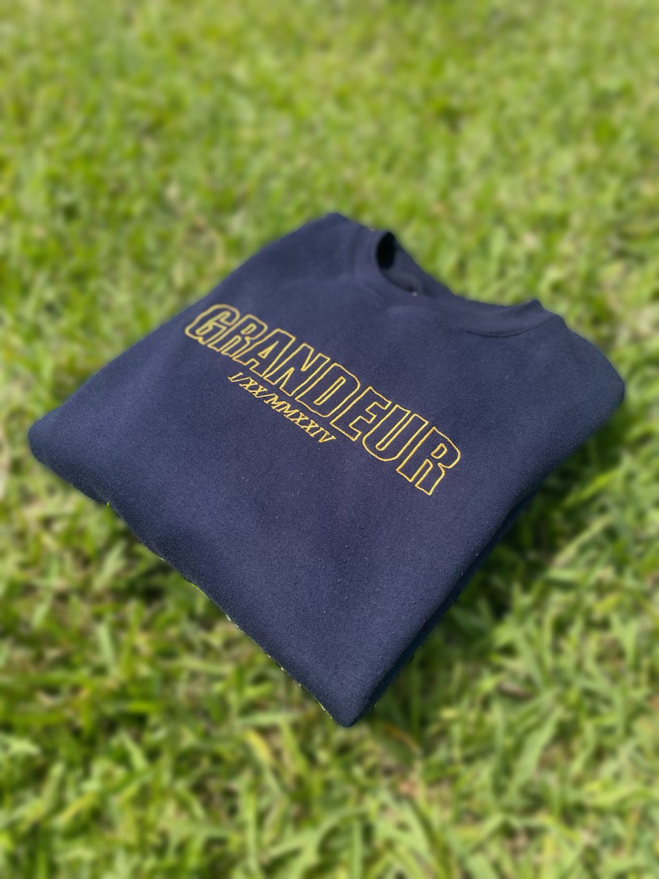 Maine County “Grandeur” Crewneck Sweater (Navy)